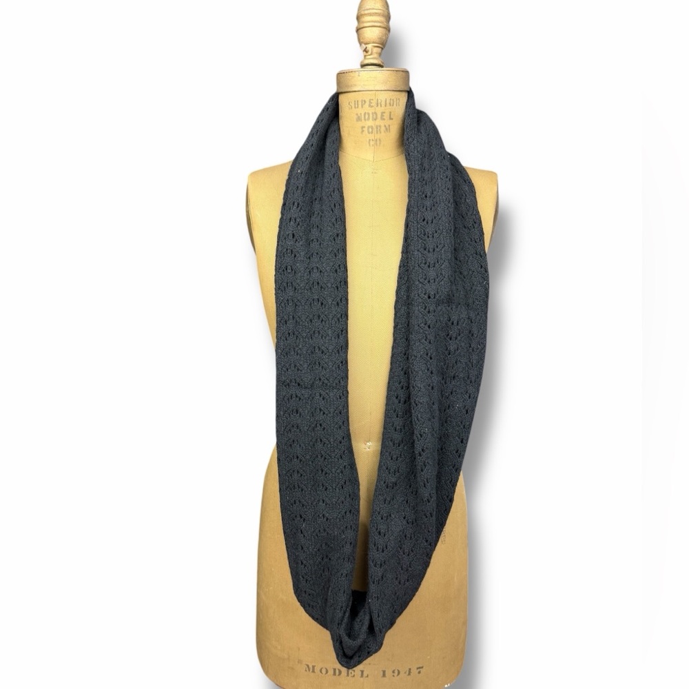 Celeste Cozy Black Wool & Cashmere Crochet Infinity Scarf